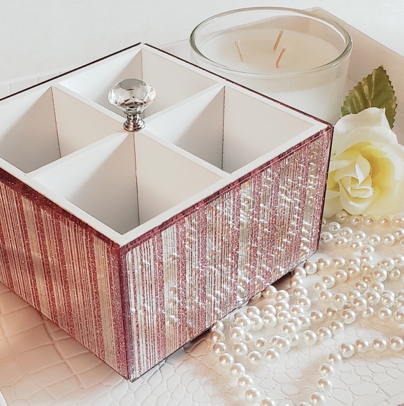 Pink bebe rotating mirrored storage organizer tray - Picture 3 of 7